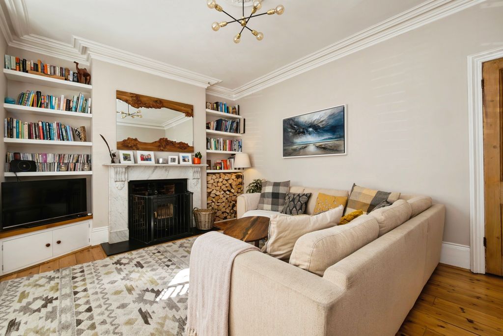 Property photo 2 of 22 Living Room