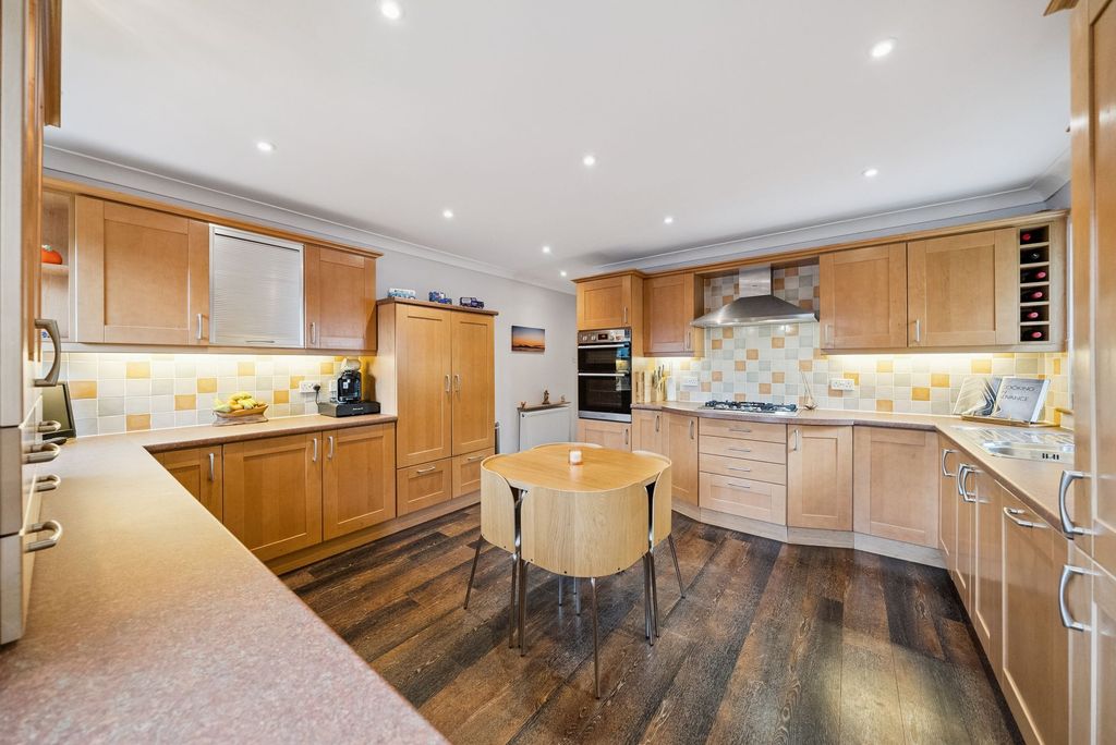 Property photo 3 of 35