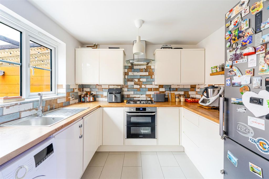 Property photo 1 of 21 Kitchen/Diner