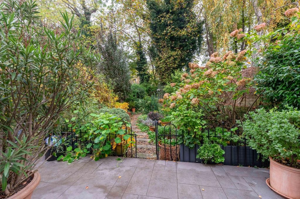 Property photo 2 of 29 Garden