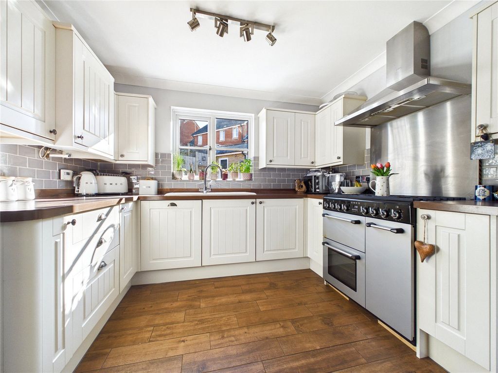 Property photo 2 of 20 Picture No. 27