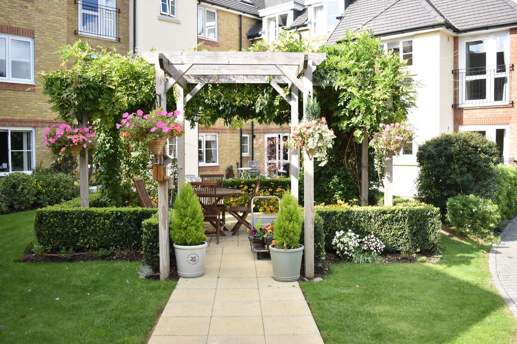 Property photo 1 of 8