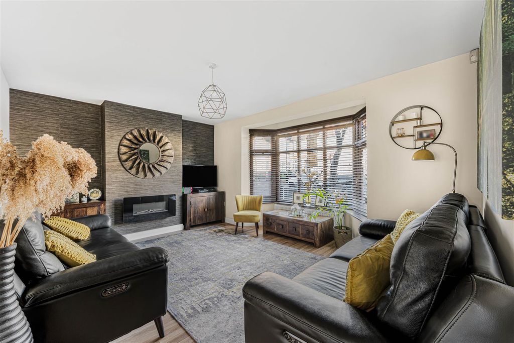 Property photo 2 of 32