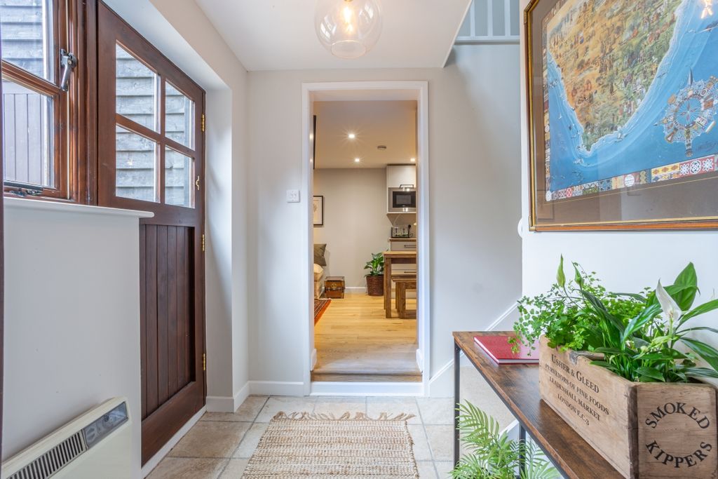 Property photo 3 of 11 -