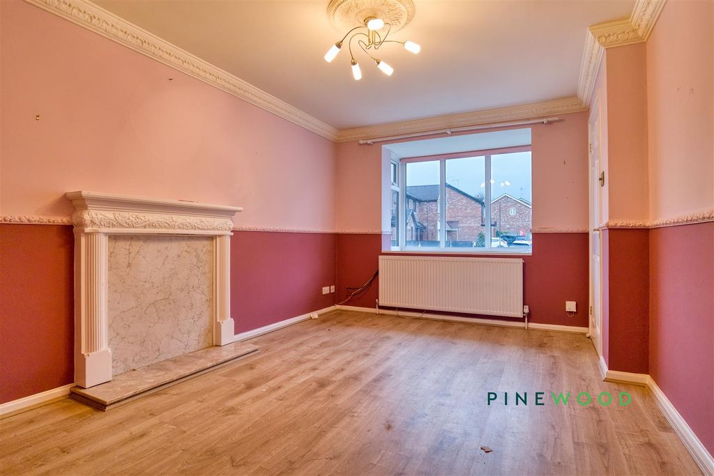 Property photo 2 of 13 Lounge