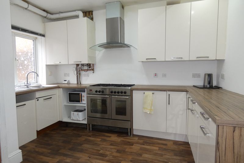 Property photo 1 of 17 Kitchen