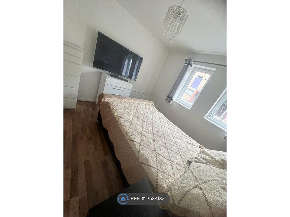 Property photo 3 of 5 Master Bedroom