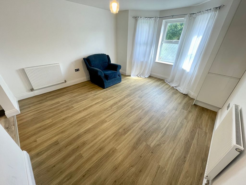 Property photo 2 of 5 Image