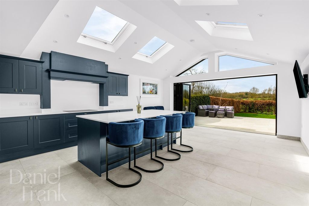 Property photo 2 of 46