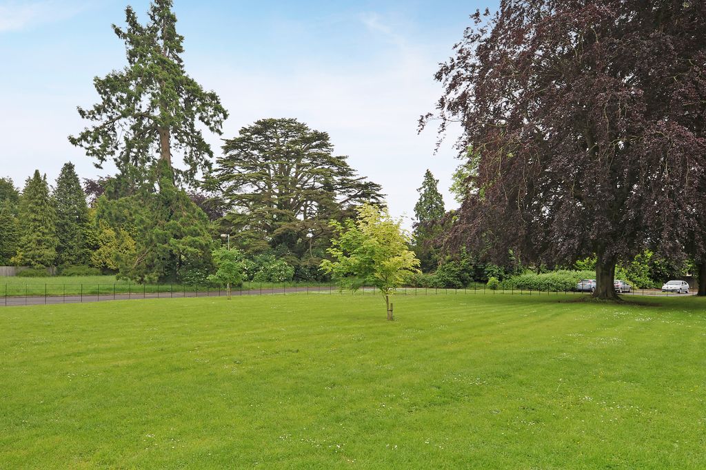 Property photo 2 of 9 Park View