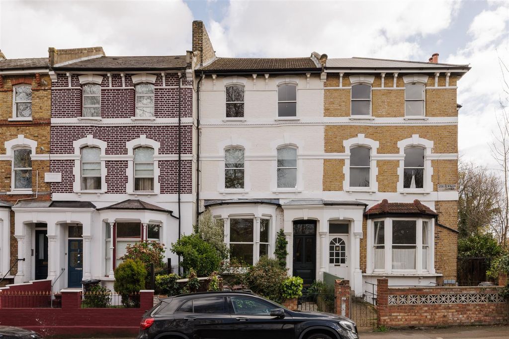 Property photo 1 of 52 Stoke Newington Common, N16