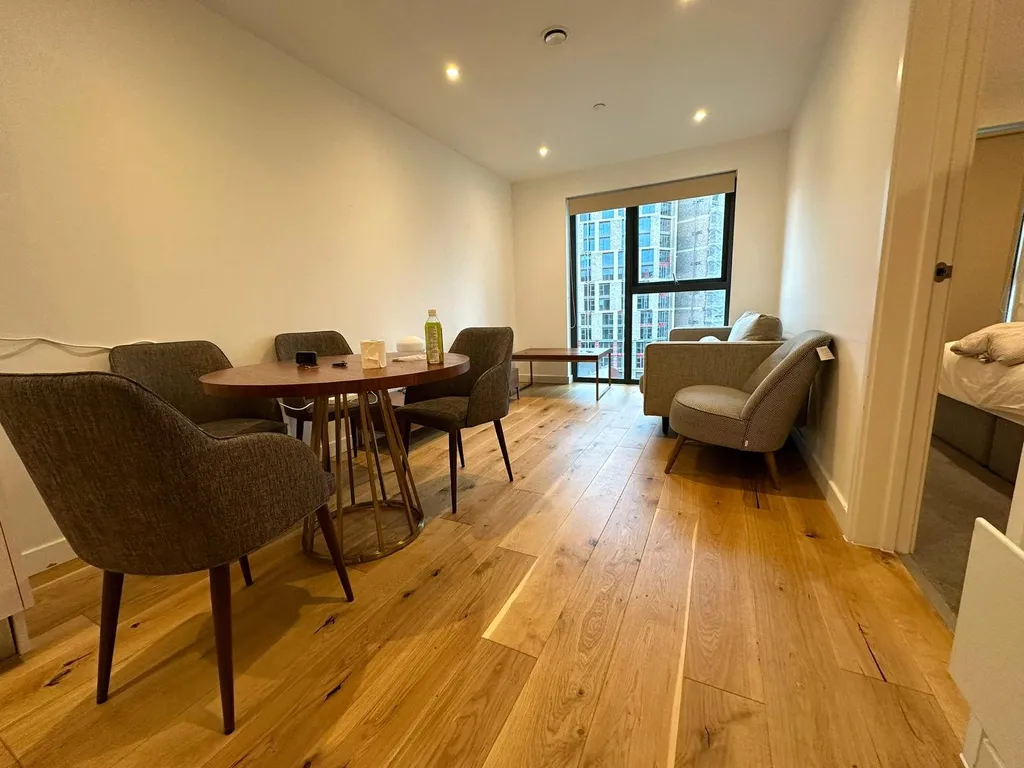 Apartment in Birmingham, Windmill Hill/ The Axium Apartments, Digbeth - View 3