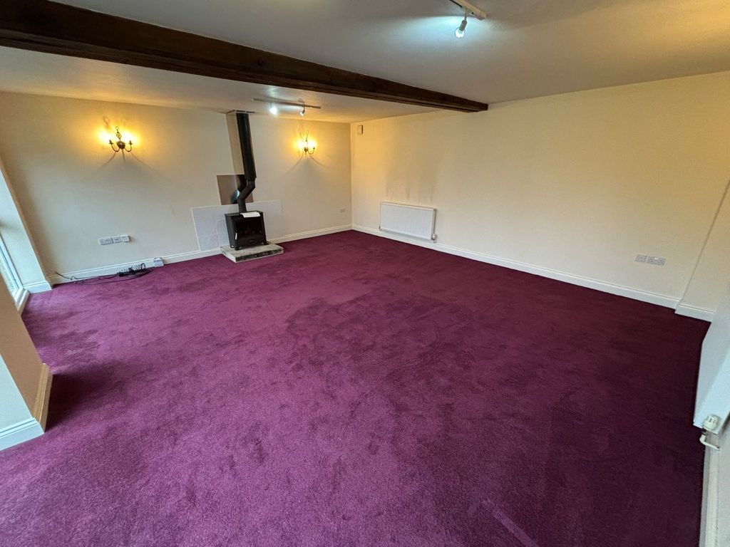 Property photo 3 of 15 Lounge