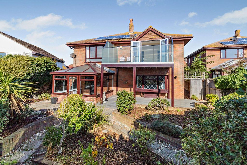 Property photo 2 of 38 8664256-Exterior10-800