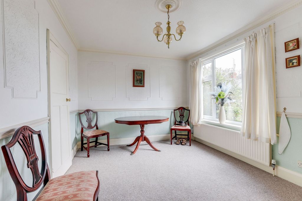 Property photo 2 of 31