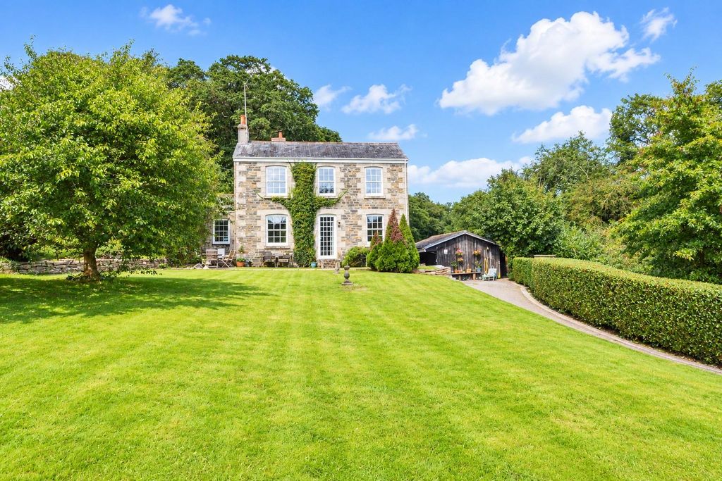 Property photo 1 of 32 Ashford Mill