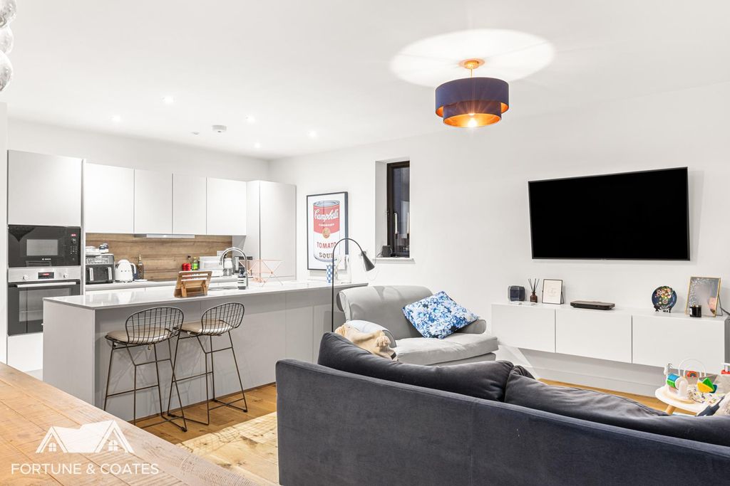 Property photo 3 of 24 Hastingwoodpark_16.Jpg