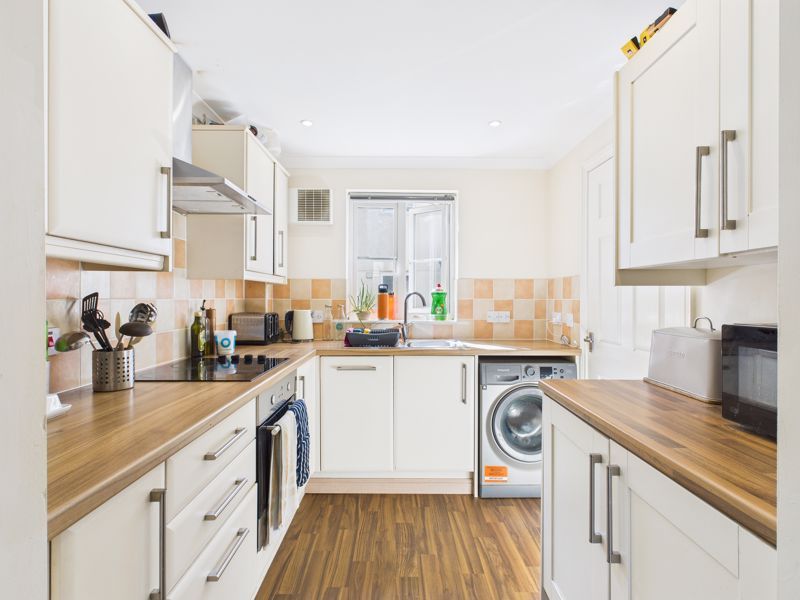 Property photo 3 of 12 Kitchen