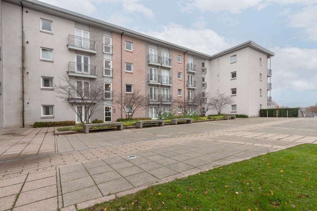 2 bed flat for sale Seafield