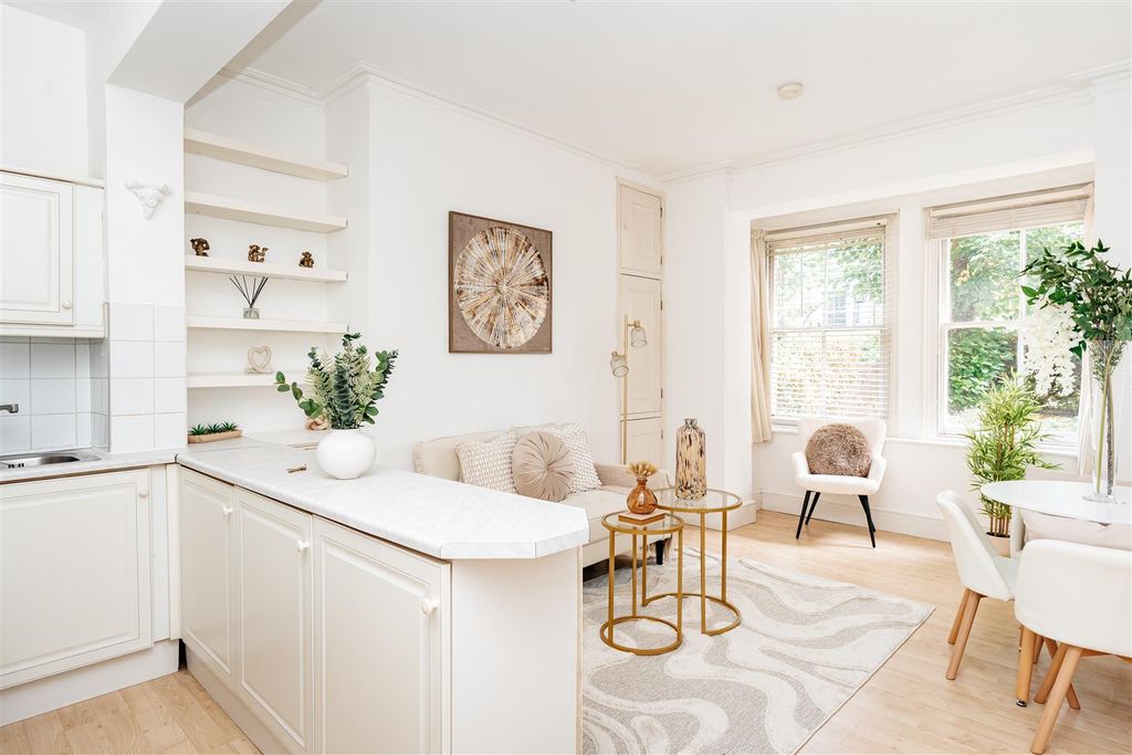 Property photo 3 of 14 Walton House-3.Jpg