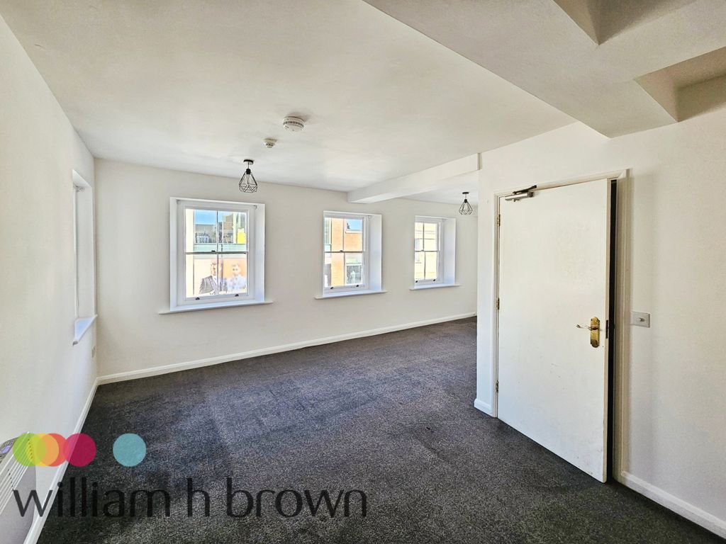 Property photo 2 of 17 Image