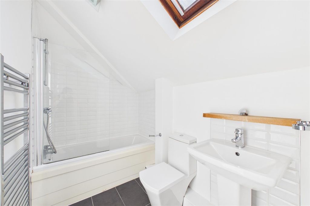 Property photo 3 of 9 Cam03993G0-Pr0158-Still004.Jpg