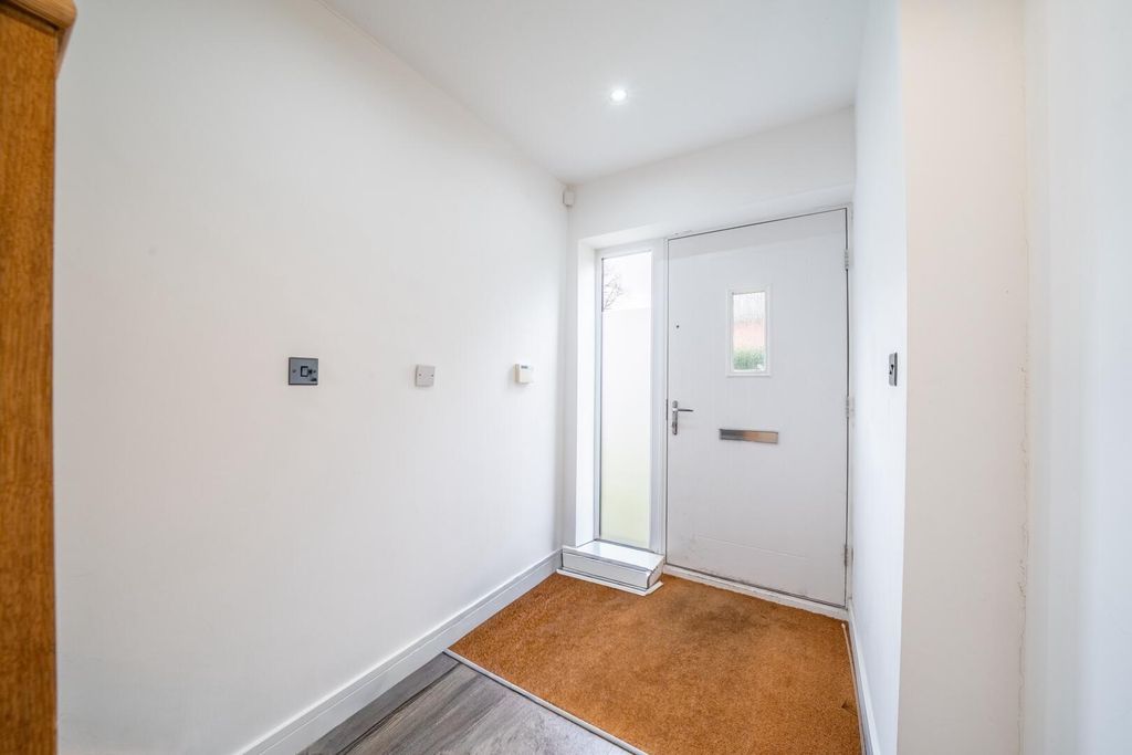 Property photo 3 of 21 Hallway