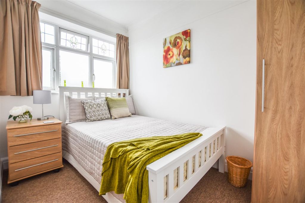 Property photo 3 of 13 4931262