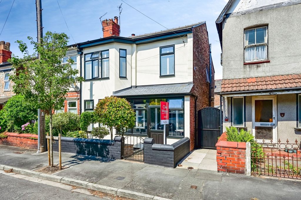 Property photo 1 of 18 Pbox-Img.Jpg