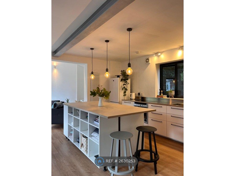 Property photo 3 of 21 Kitchen Island