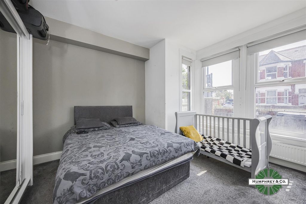Property photo 1 of 13 Flat 2 17 Mount Pleasant Road -001.Jpg