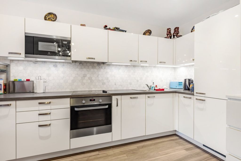 Property photo 2 of 8 854813 (4)