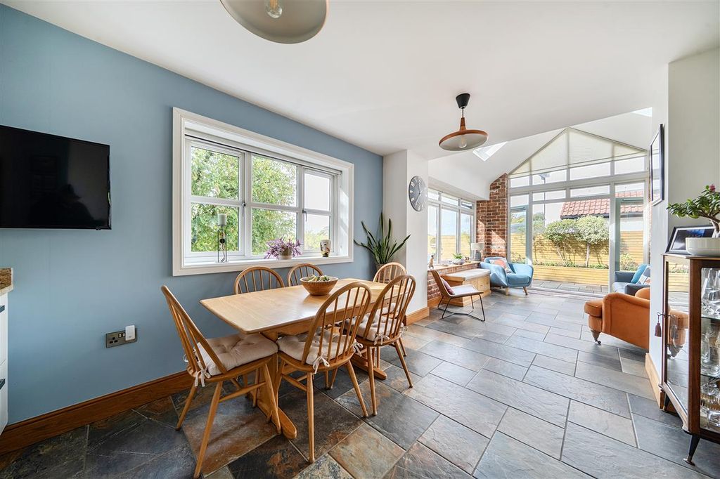 Property photo 2 of 32 Open Plan Kitchen/Dining