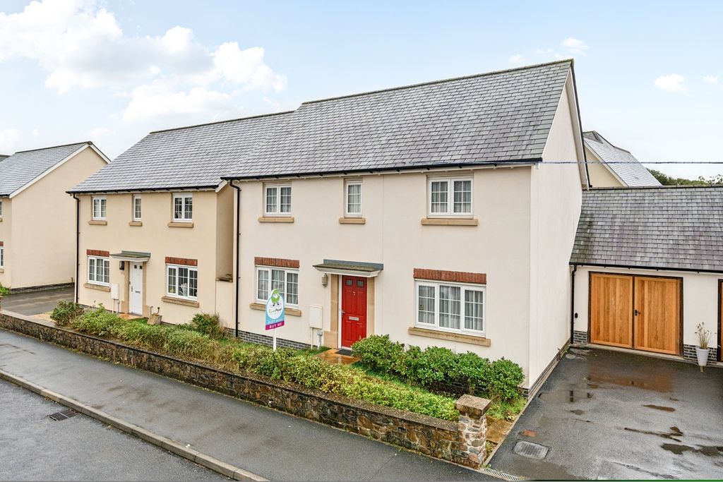 Property photo 1 of 19 2-1347808-1-68c17B8F31Fd4-Arw-2