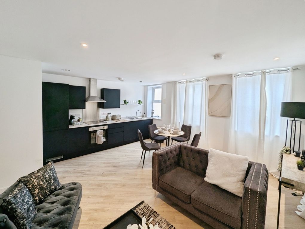 Property photo 2 of 8 Pbox-Img.Jpg
