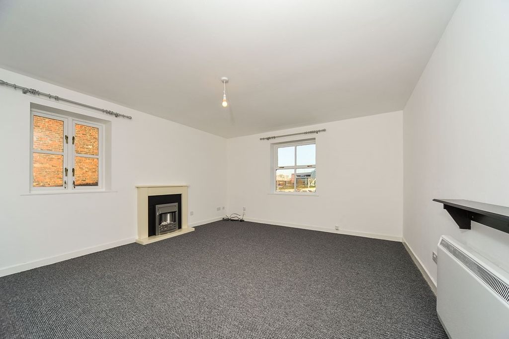 Property photo 2 of 8 Lounge