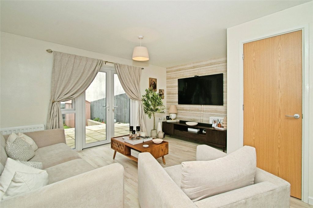 Property photo 2 of 14 Picture No. 21