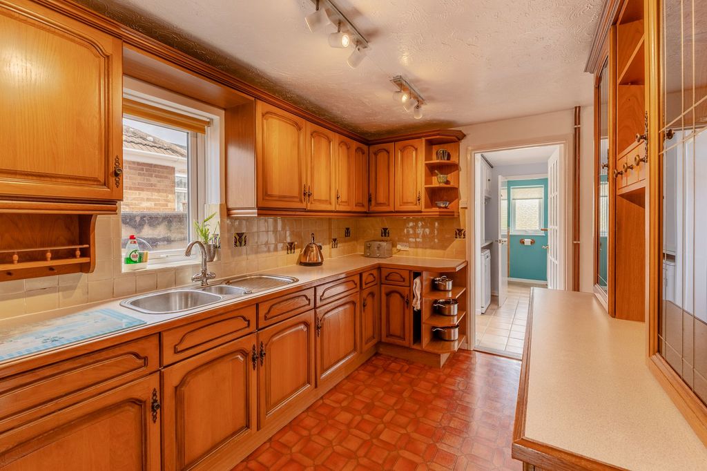 Property photo 3 of 19
