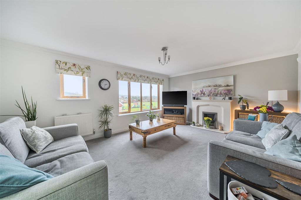 Property photo 3 of 20 Sitting Room