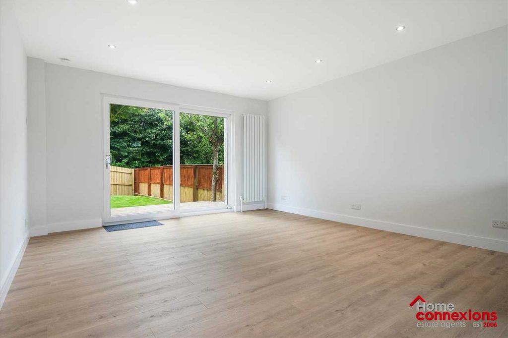 Property photo 2 of 20 Open Plan Lounge Breakfasting Kitchen (1)