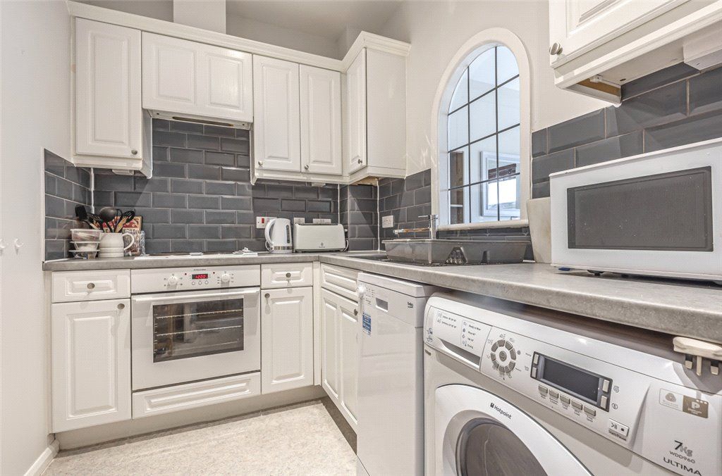 Property photo 2 of 11 Kitchen