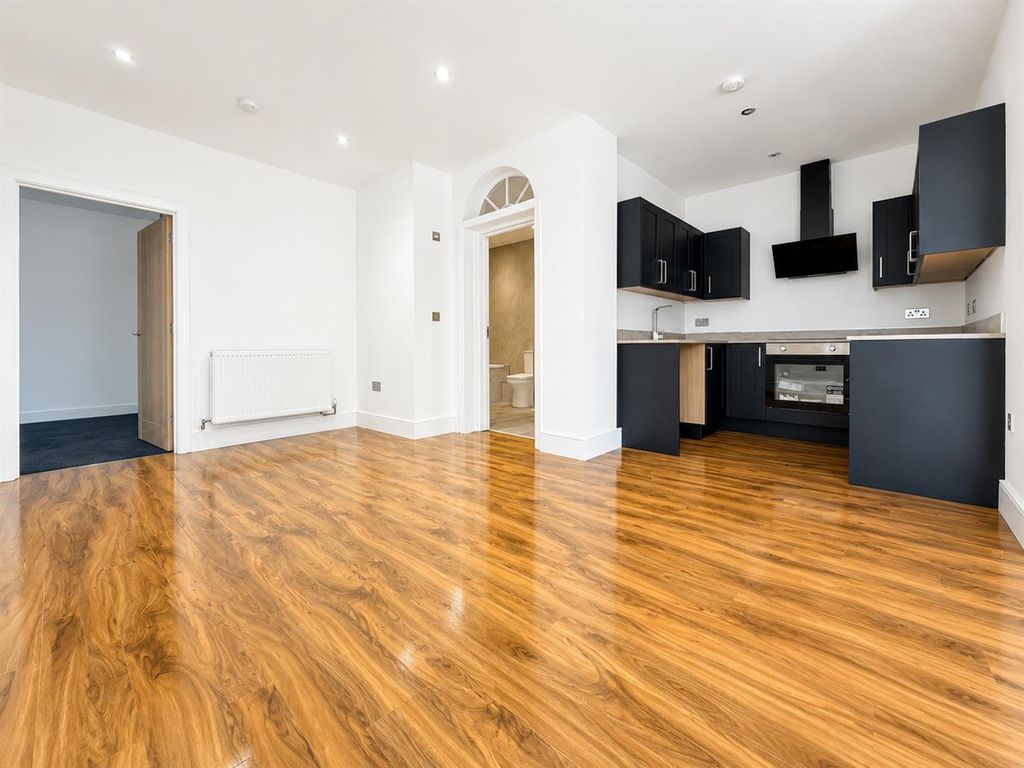 Property photo 2 of 14 7A7C616C-8De0-4B5C-B628-9F7A9Ca3Fb27.Jpg