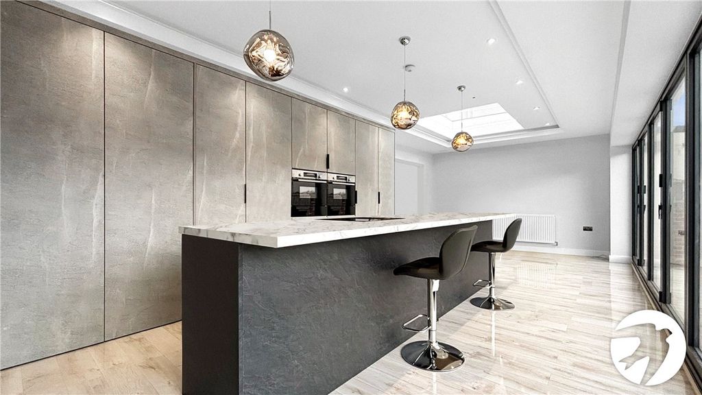 Property photo 2 of 21 Picture No. 09