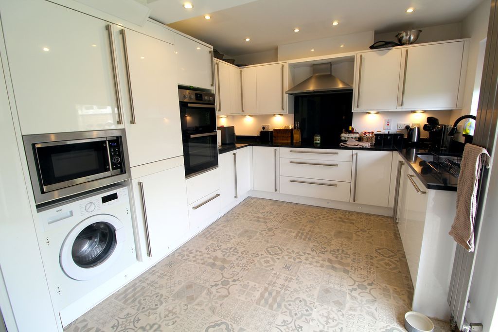 Property photo 2 of 12 Kitchen/Breakfast Room