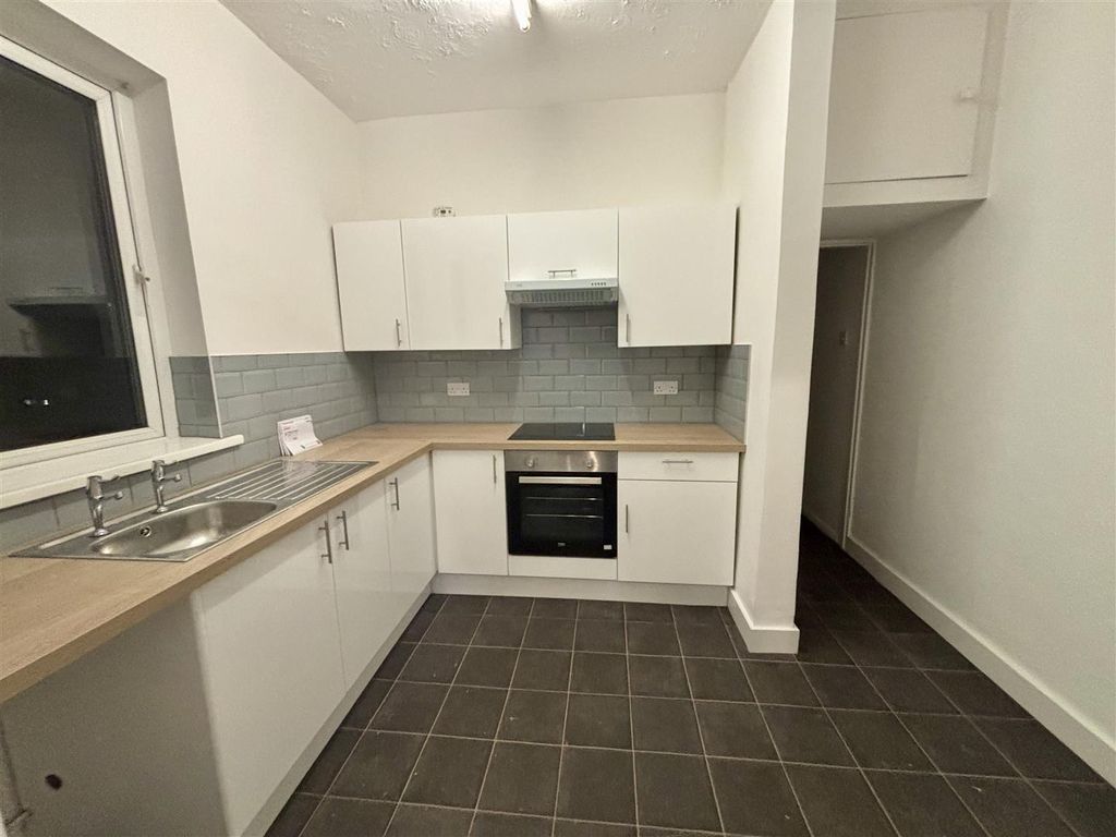 Property photo 2 of 8 Kitchen