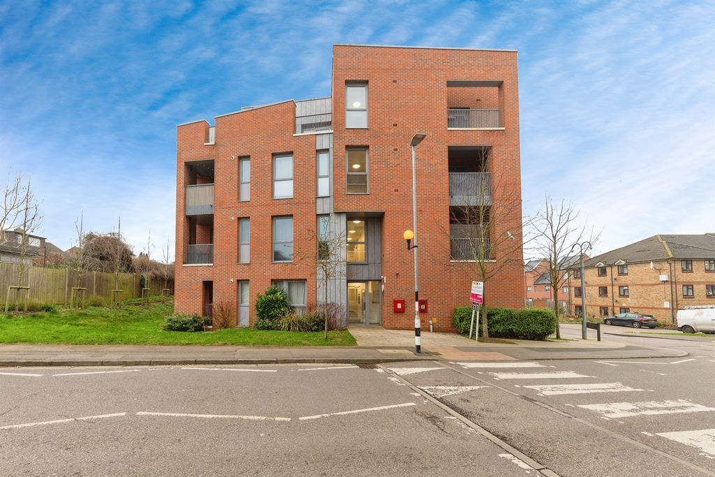 Property photo 1 of 11