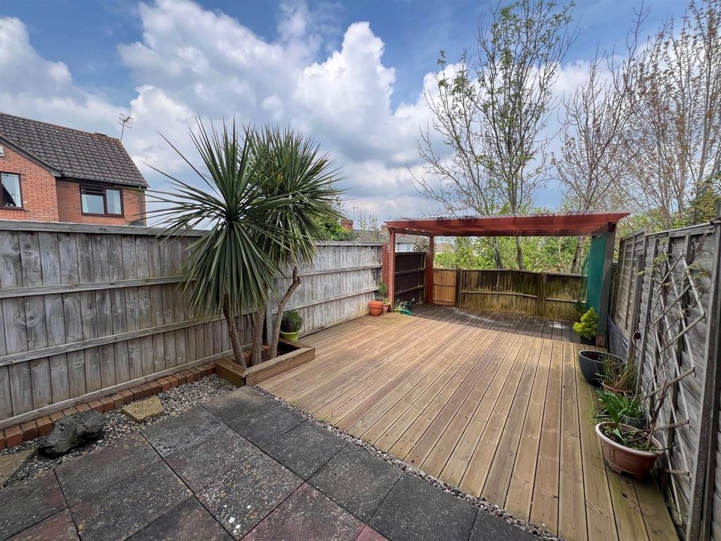 Property photo 2 of 7 Garden