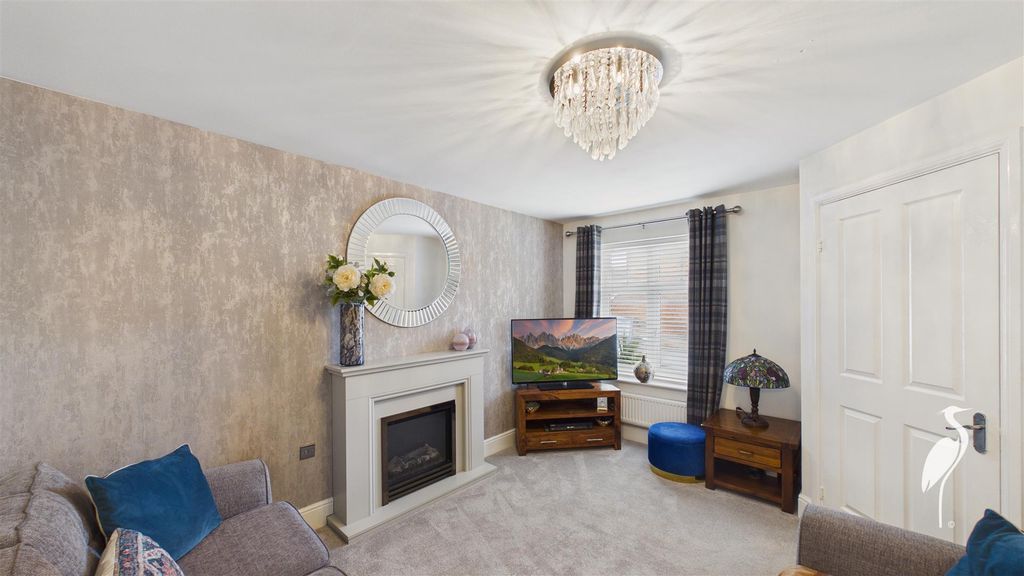 Property photo 2 of 23 Lounge