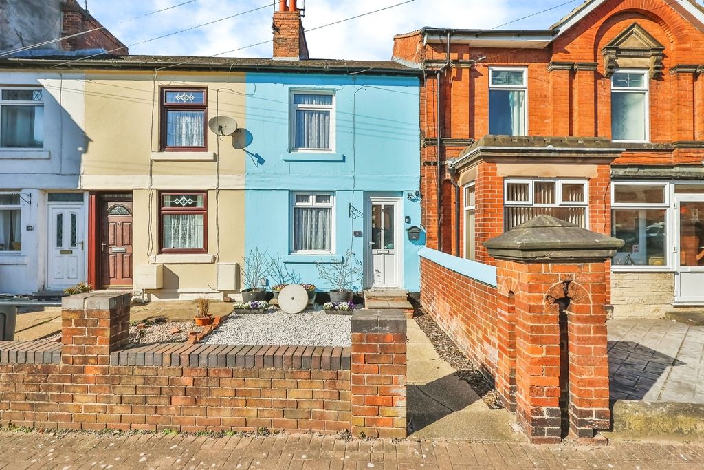 Property photo 1 of 18