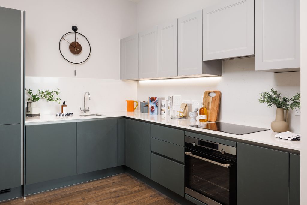 Property photo 3 of 8 Kitchen